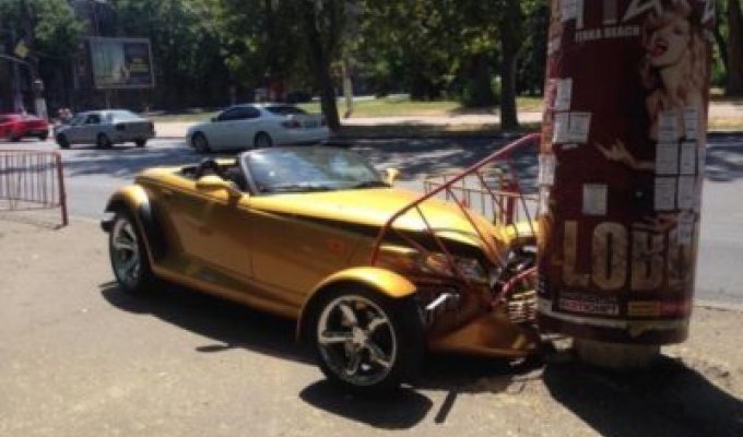 В Одессе разбился мажор на золотом кабриолете