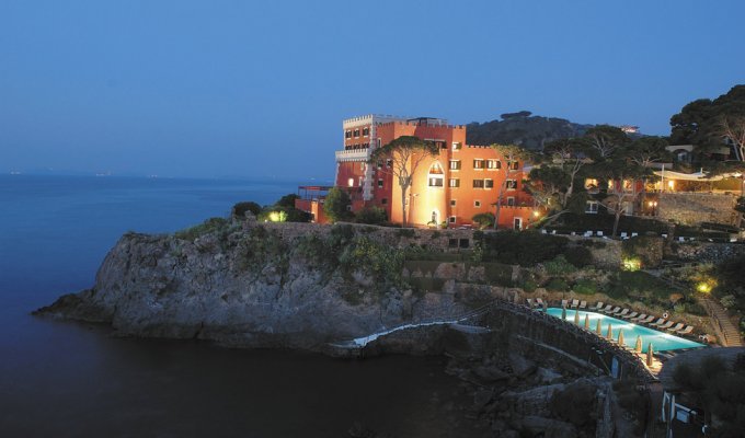 Волшебный отель Mezzatorre Resort & Spa в Италии (24 фото)