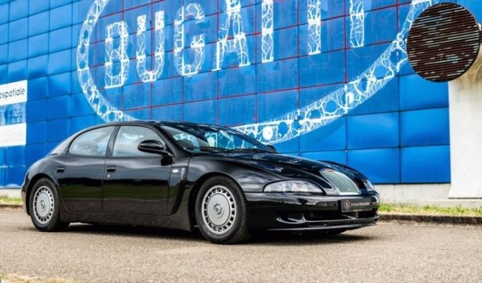 Bugatti EB112 — отполированный кусок мыла для четверых (19 фото)