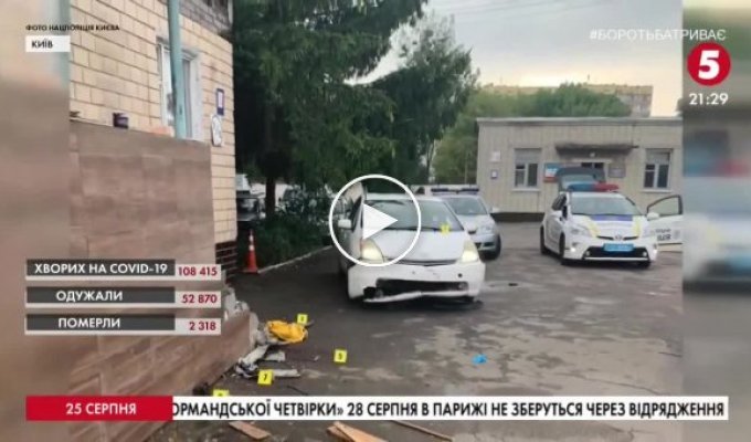 Пьяный майор на территории военной части в Киеве влетел в трех курсанток