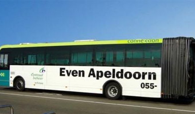 Классная реклама на автобусе (2 фото)