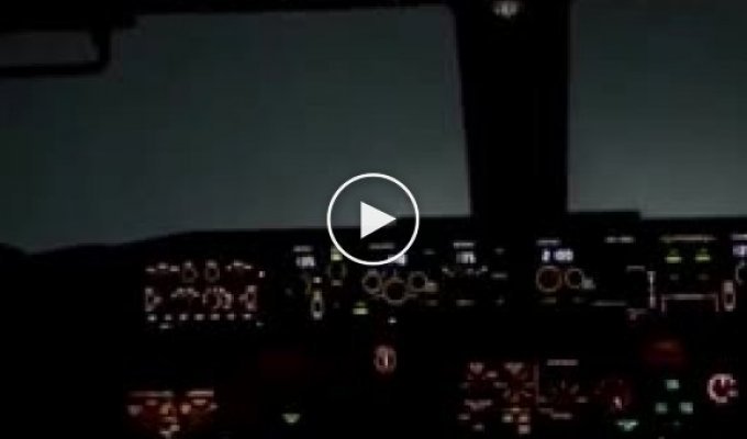 Посадка в Домодедово самолета при минимальной видимосте