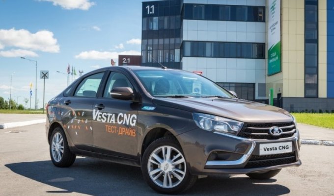 Началось производство биотопливной Lada Vesta CNG (4 фото)