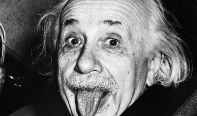 Почему Эйнштейн показал язык? (3 фото)