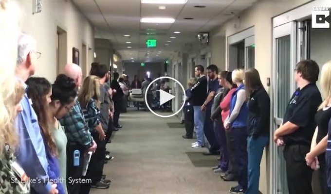 В госпитале Айдахо люди выстроились в живой коридор, чтобы проводить пациента, пожелавшего стать донором органов после смерти