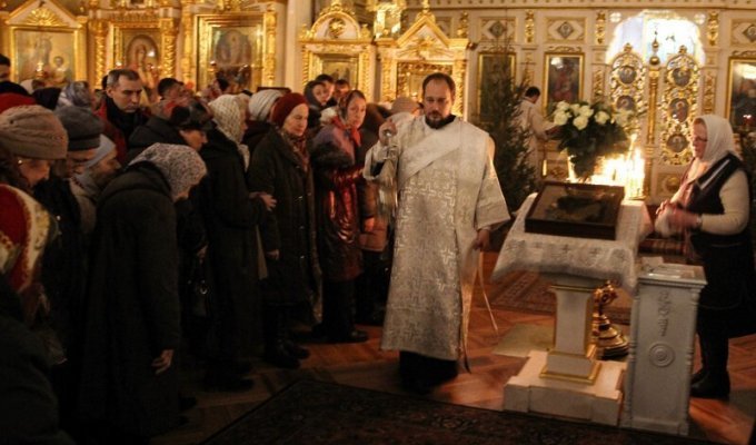 РПЦ заявили, что запрет на посещение церквей противоречит Конституции РФ (3 фото)