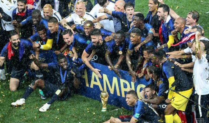 "Двадцать лет спустя" - Франция снова футбольный Чемпион мира! (4 фото)