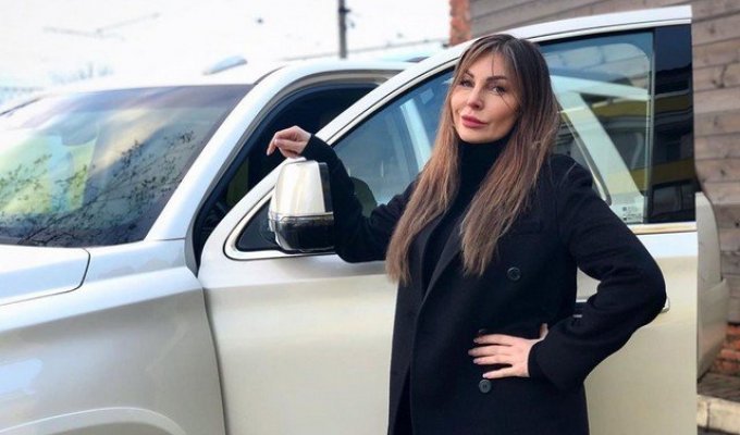 Наталья Бочкарева продает машину, после скандальной истории с наркотиками (6 фото)