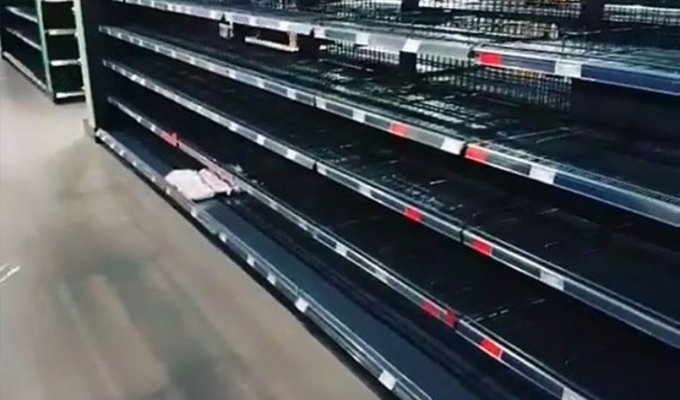 Супермаркет в Гамбурге убрал с полок всё иностранное и оставил лишь немецкие продукты (6 фото)