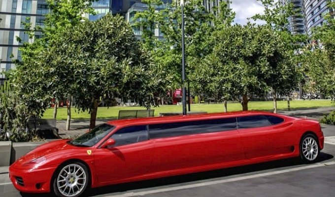 Самый быстрый лимузин в мире Ferrari решили продать (9 фото + видео)