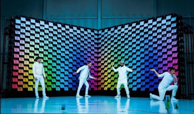 Группа OK Go сняла новый видеошедевр, использовав в качестве фона обычную бумагу из 567 принтеров! (1 фото + 2 видео)