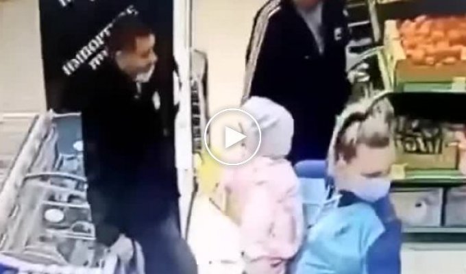 Две женщины перепутали своих детей в магазине