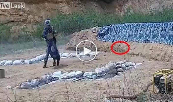 В Китае военный инструктор спас курсанта от брошенной им же гранаты