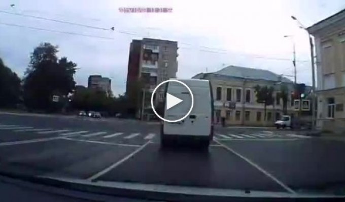 В Кингисеппе учительница перевела детей через дорогу на красный сигнал светофора
