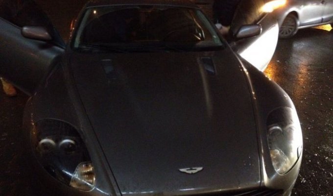 В Питере 15-летний водитель спорткара Aston Martin устроил ДТП (5 фото)