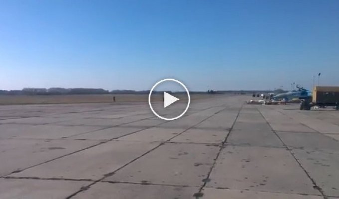 Маневр украинского Су-27 над головами людей