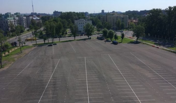 Автомобильная парковка на Крестовском острове (3 фото)
