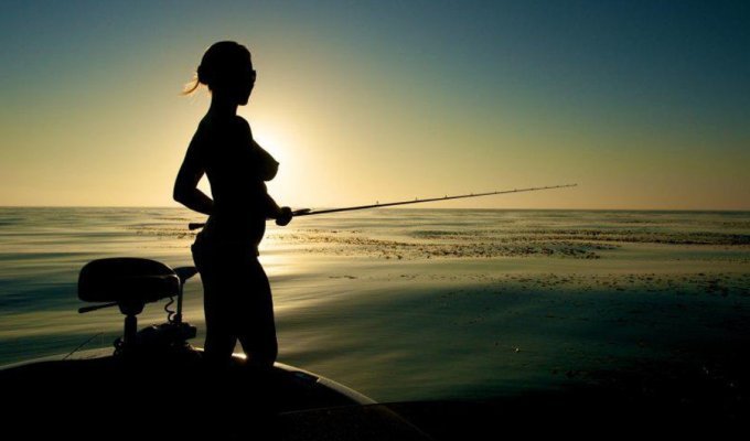 Девушки на рыбалке (15 фото) (эротика)