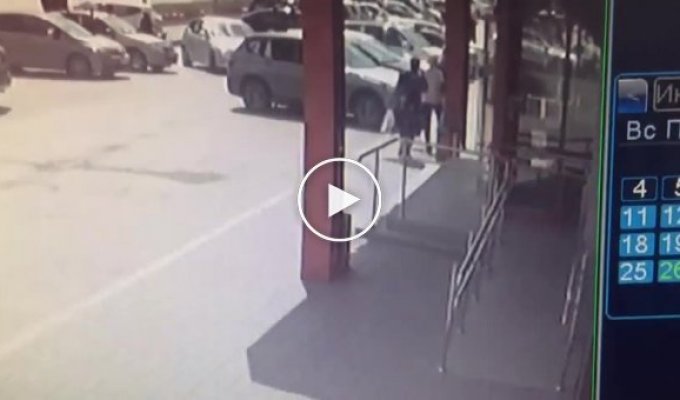 В Башкирии пожилая автомобилистка перепутала педали и сбила женщину