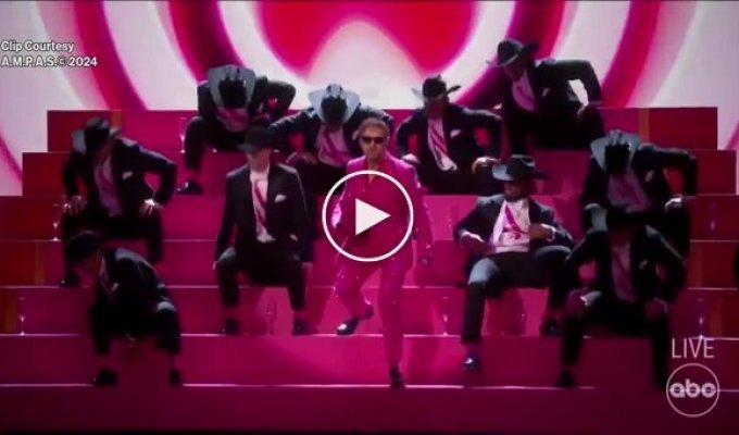 Райан Гослинг вживую спел мемную песню из фильма «Барби»