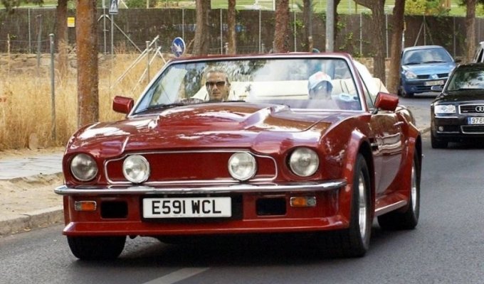 Кабриолет Aston Martin, которым владел Дэвид Бекхэм, выставили на продажу (11 фото)