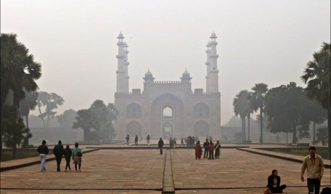 Мавзолей Сикандра в Индии (12 фото)