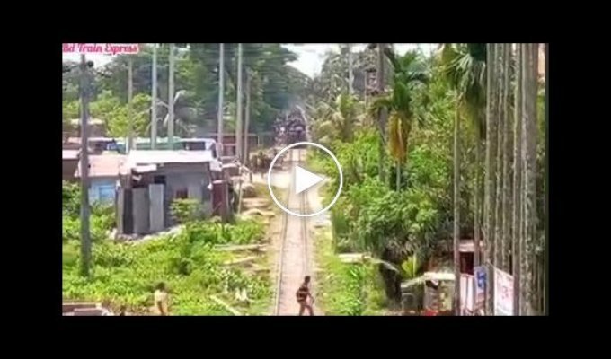 Как рабочие в Бангладеше возвращаются домой