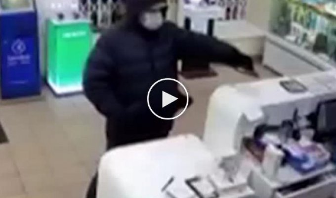 Боевик-блокабастер как продавцы из Санкт-Петербурга защищали кассу