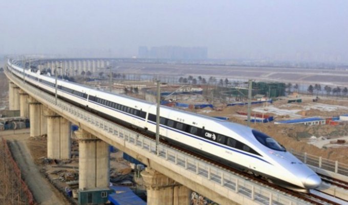 Китай запустил самую длинную высокоскоростную железнодорожную ветку в мире (9 фото)