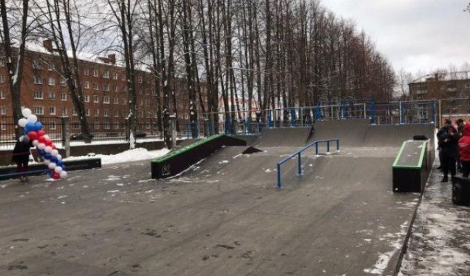 Странное и торжественное открытие скейт-площадки в Рыбинске (6 фото + видео)