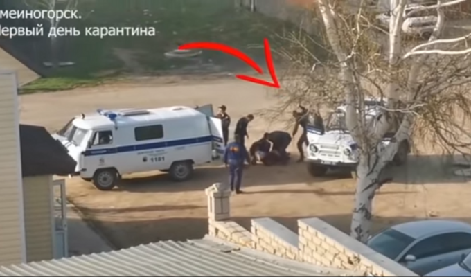 На алтайских полицейских завели уголовные дела за избиение нарушителя самоизоляции (2 фото + 1 видео)