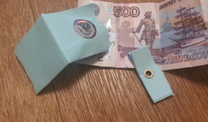 Жители Магнитогорска находят конверты с деньгами (2 фото)