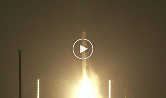 Испытательный запуск многоразовой ракеты в США