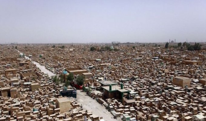 Иракское кладбище Вади ас-Салам – самое большое кладбище в мире (4 фото)