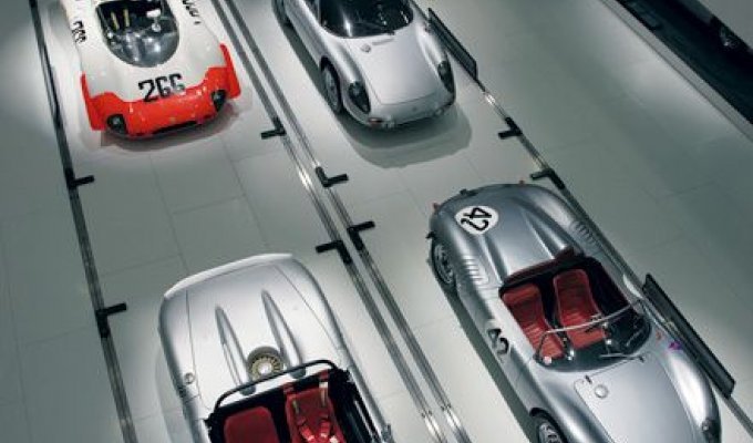 Музей автоконцерна Porsche в Штутгарте (13 фотографий)