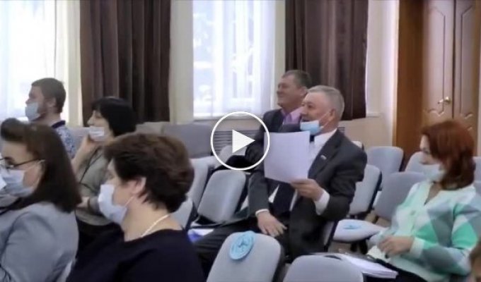 Бригада врачей-психиатров пришла за депутатом в Новосибирске прямо во время заседания