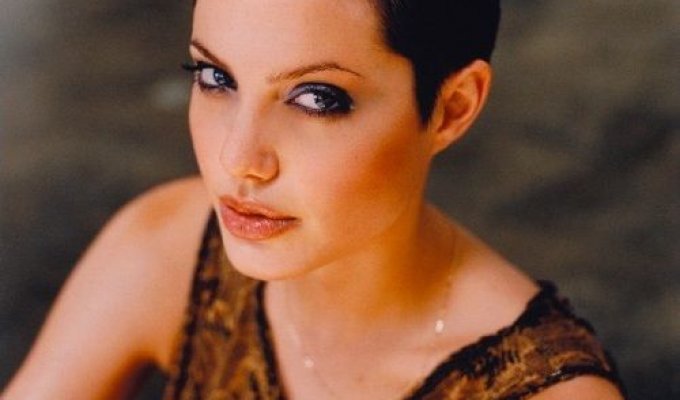 Angelina Jolie под пацана (6 фото)