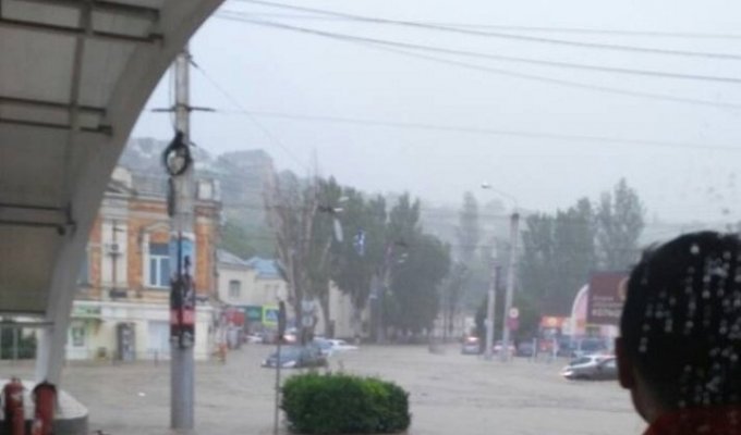 Непогода превратила Севастополь в Венецию (16 фото + 2 видео)
