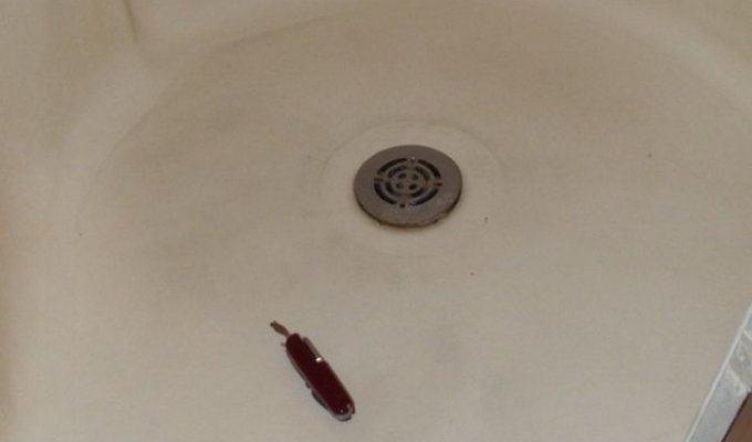 Чистка стока в ванной (5 фото)