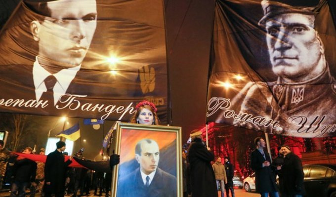 Как в центре Киева с факелами отмечали день рождения Степана Бандеры