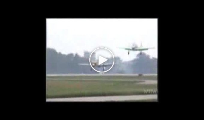 Столкновение двух самолетов при посадке