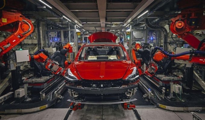 Tesla планирует производство электромобилей за 25 000$ (2 фото)