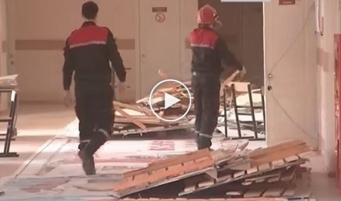 В костромской школе №26 рухнул потолок
