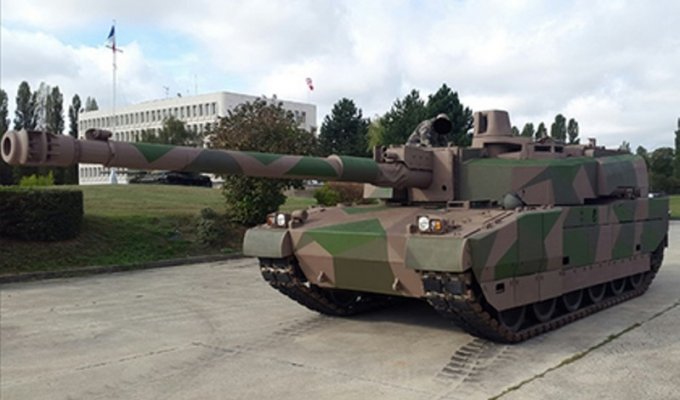 Фото французского танка «Леклерк» со 140-мм орудием (5 фото)