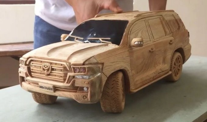 Резчик по дереву из Вьетнама создает потрясающие модели автомобилей (1 фото + 5 видео)