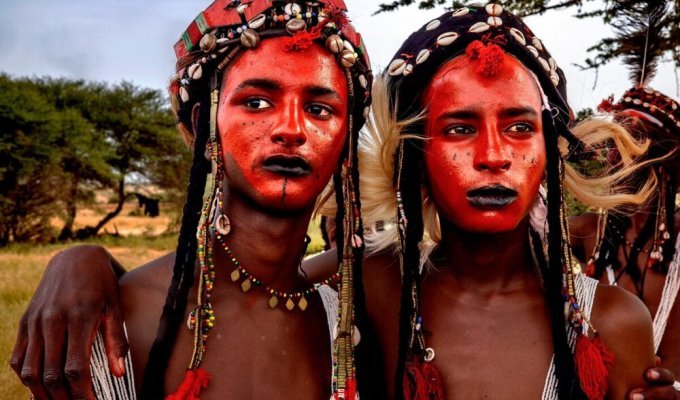Африканское племя, где мужчина должен пережить ад перед свадьбой (5 фото)