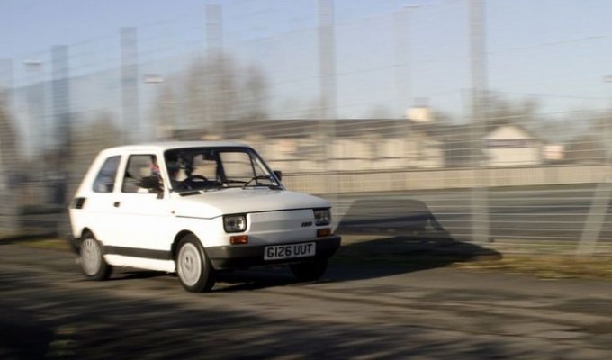 Fiat 126 с заводным моторчиком от Yamaha FZR (9 фото + видео)