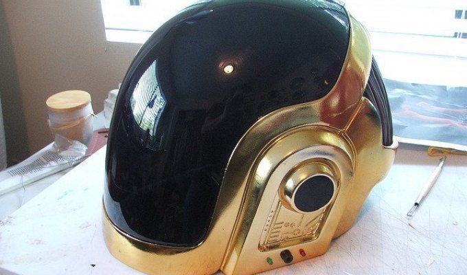 Самодельный шлем Daft Punk своими руками за 300 часов (17 фото + 1 видео)