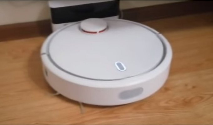 Пожалуй, лучшая озвучка робота-пылесоса (1 фото + 2 видео)