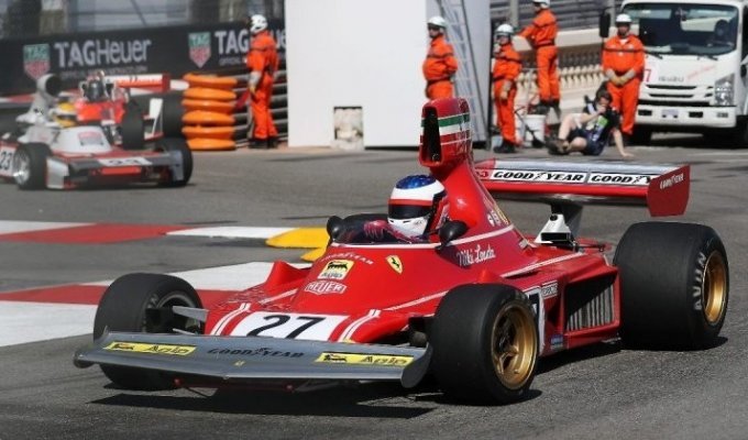 Жан Алези разбил болид Ferrari Ники Лауды во время исторической гонки в Монако (3 фото + 2 видео)